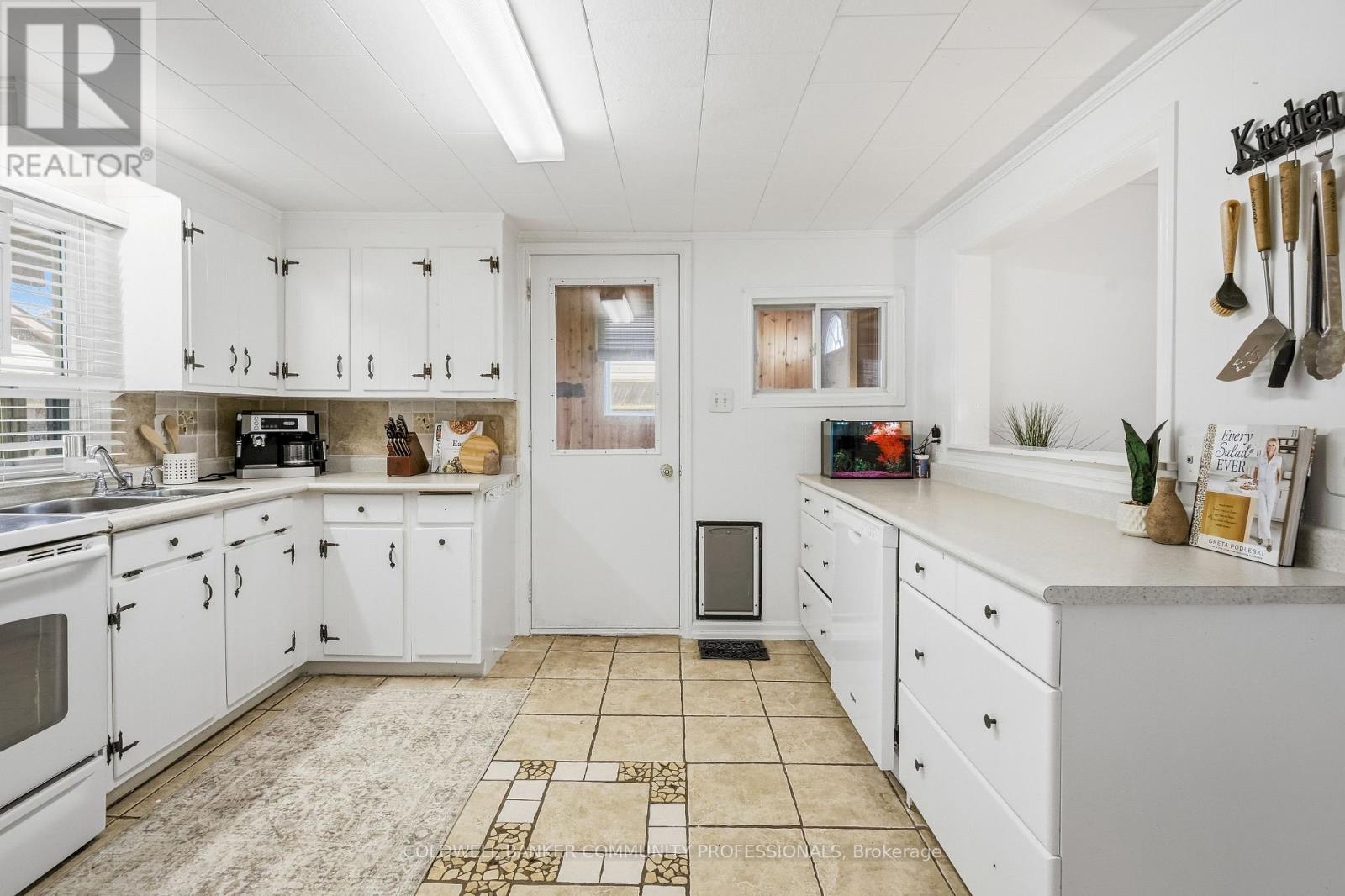 42 Sanderson Street Property Photo 19
