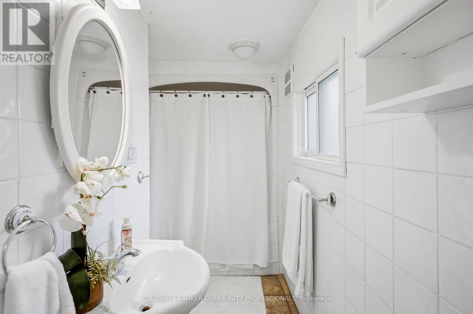 42 Sanderson Street Property Photo 27