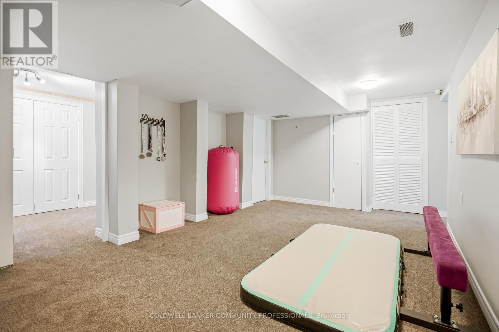 42 Sanderson Street Property Photo 29