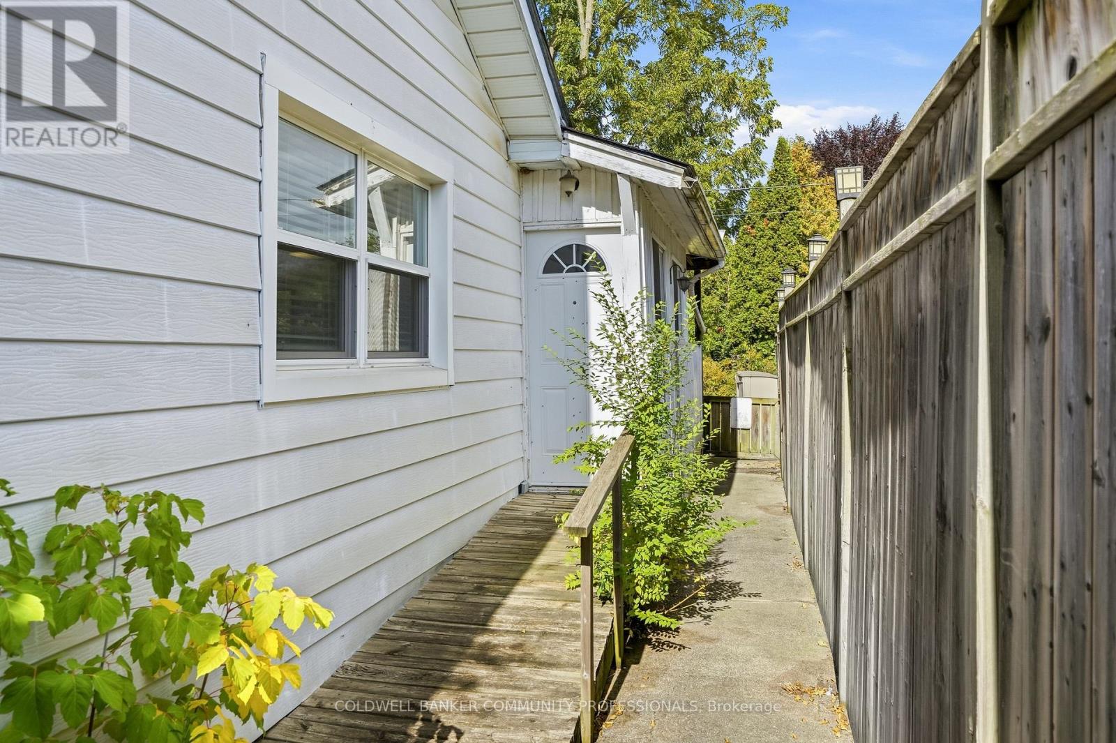 42 Sanderson Street Property Photo 33