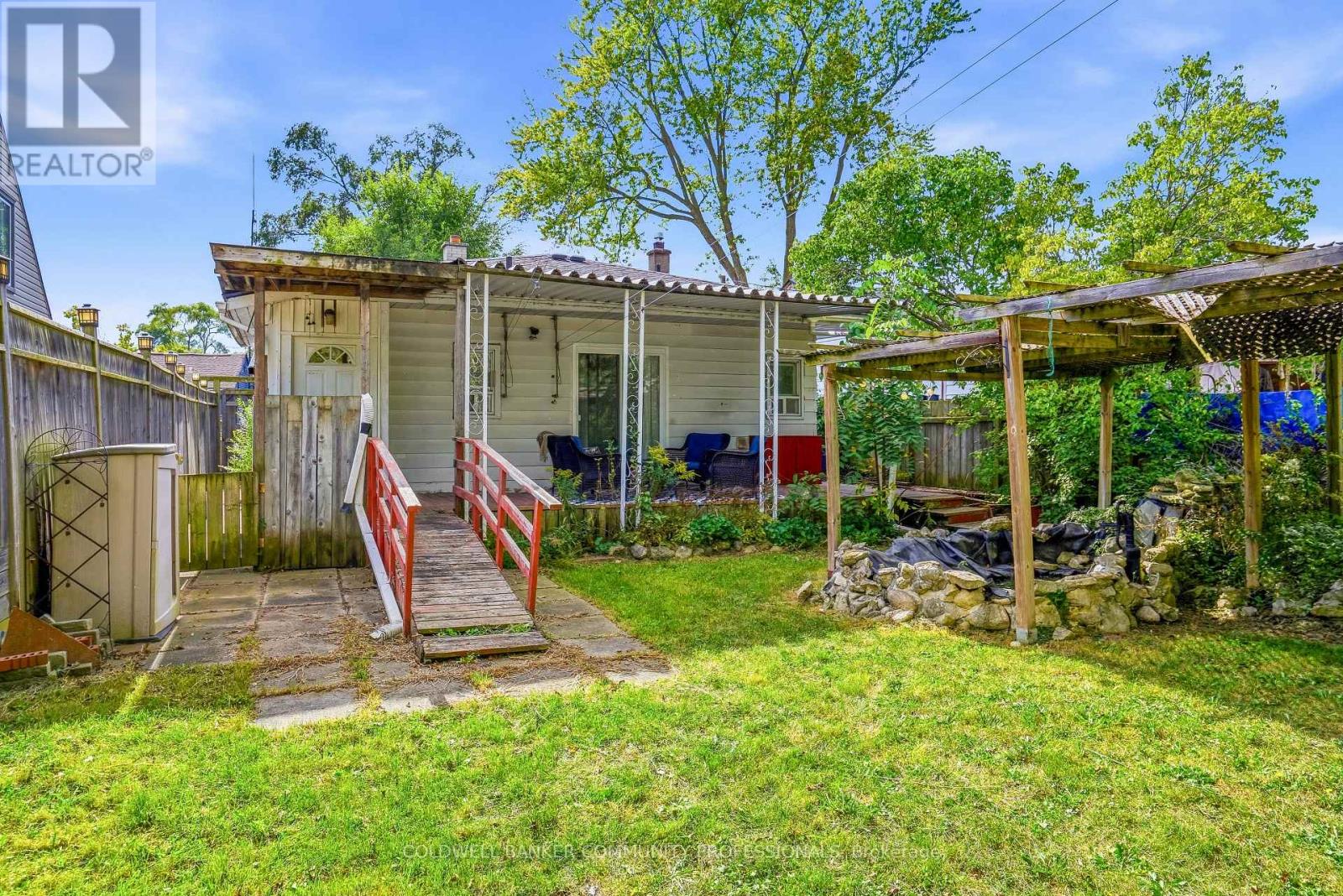 42 Sanderson Street Property Photo 37