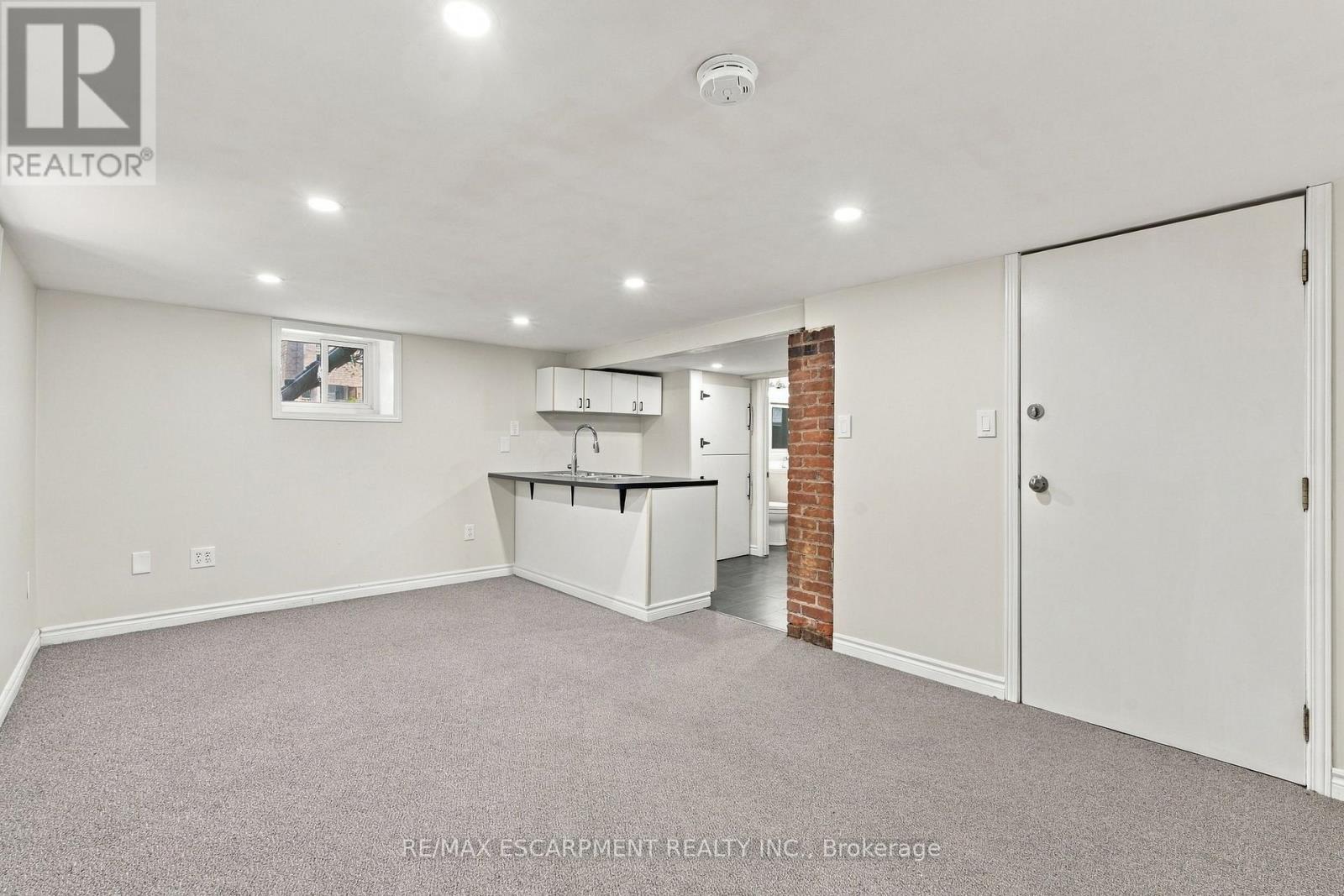 100 Balsam Avenue S Property Photo 6