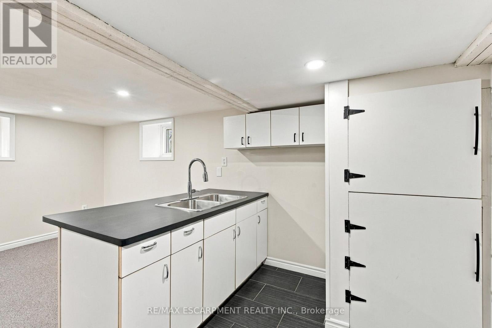 100 Balsam Avenue S Property Photo 10