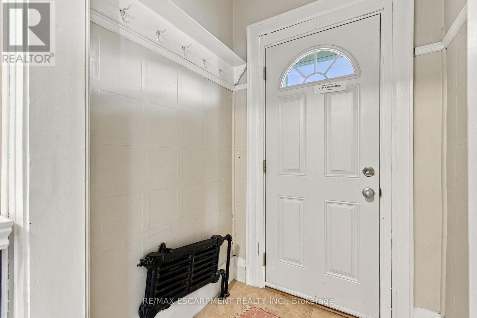 100 Balsam Avenue S Property Photo 14