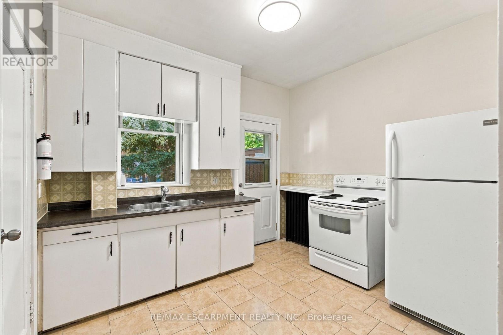 100 Balsam Avenue S Property Photo 21