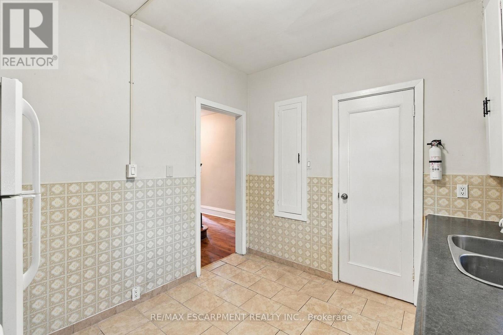 100 Balsam Avenue S Property Photo 22