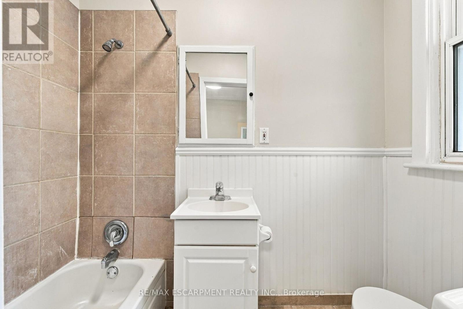 100 Balsam Avenue S Property Photo 24