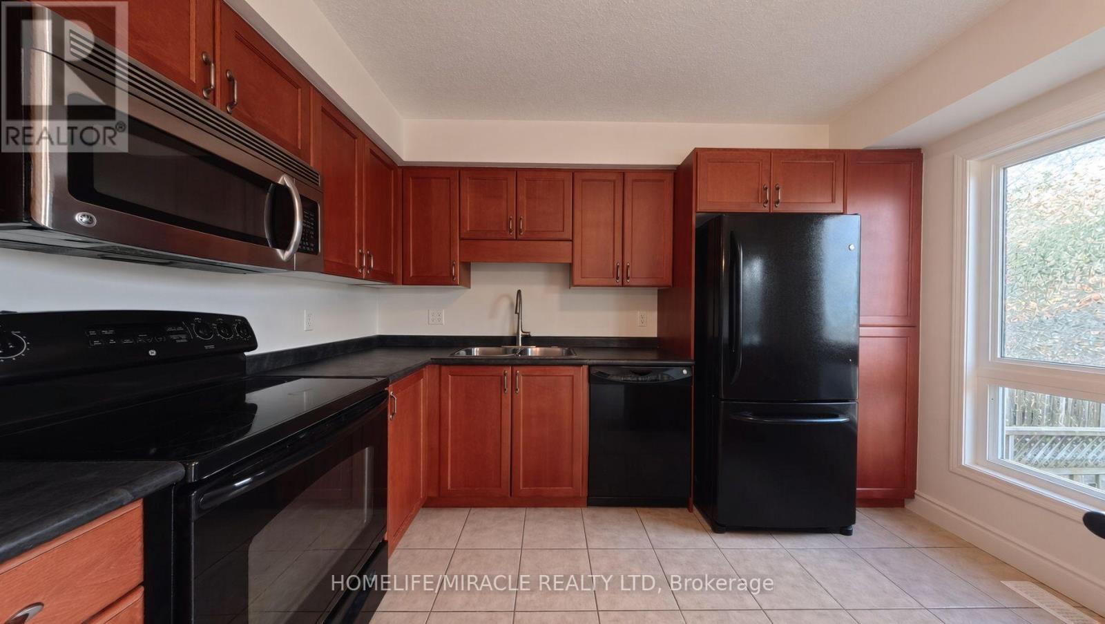 250 Parkvale Drive Property Photo 15