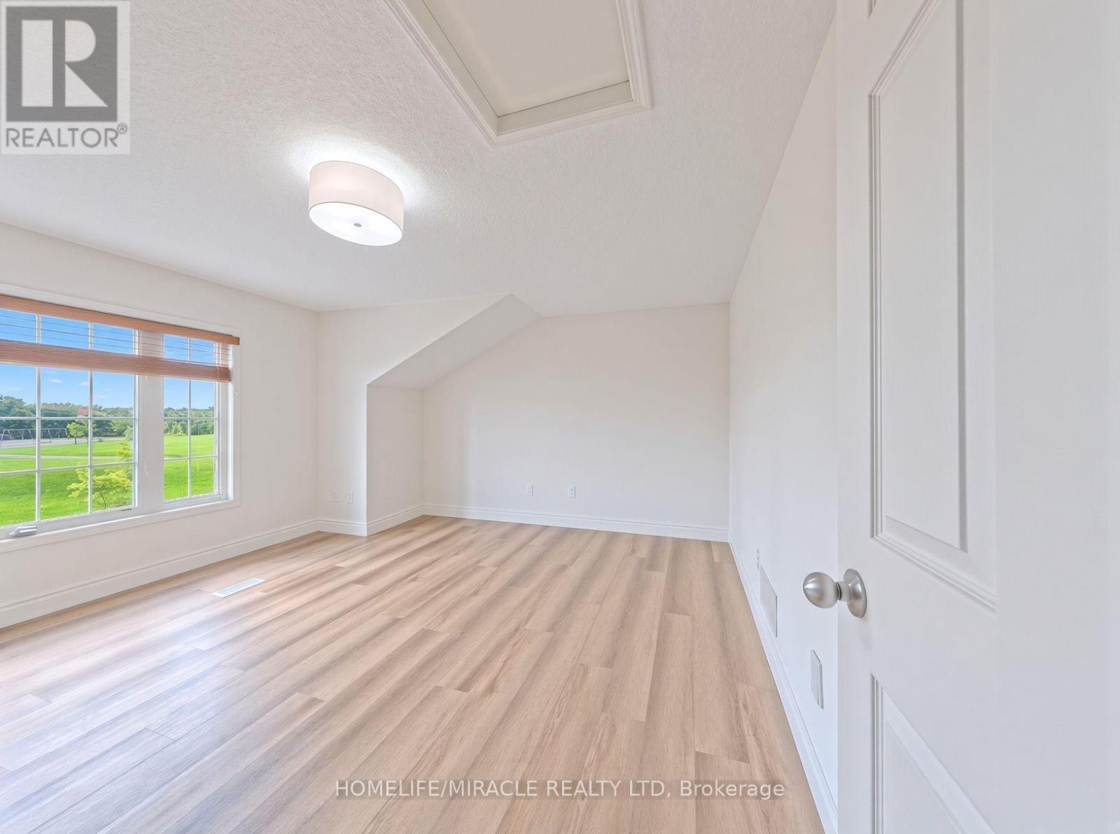250 Parkvale Drive Property Photo 32