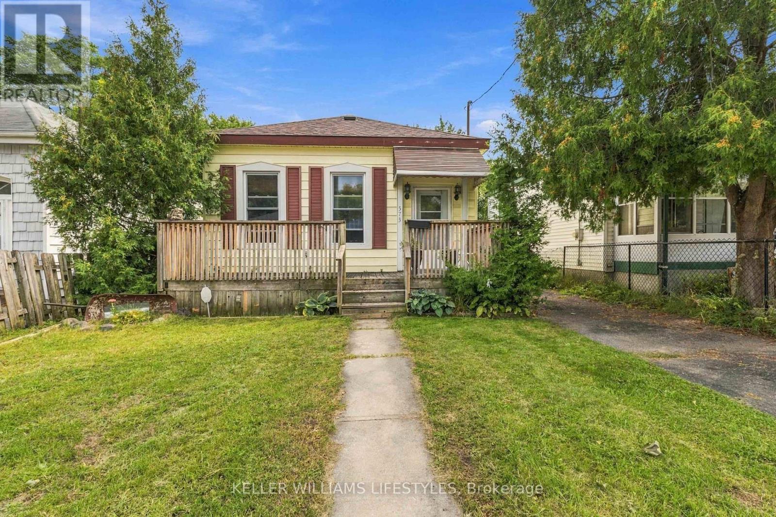 573 Hill Street Property Photo 2