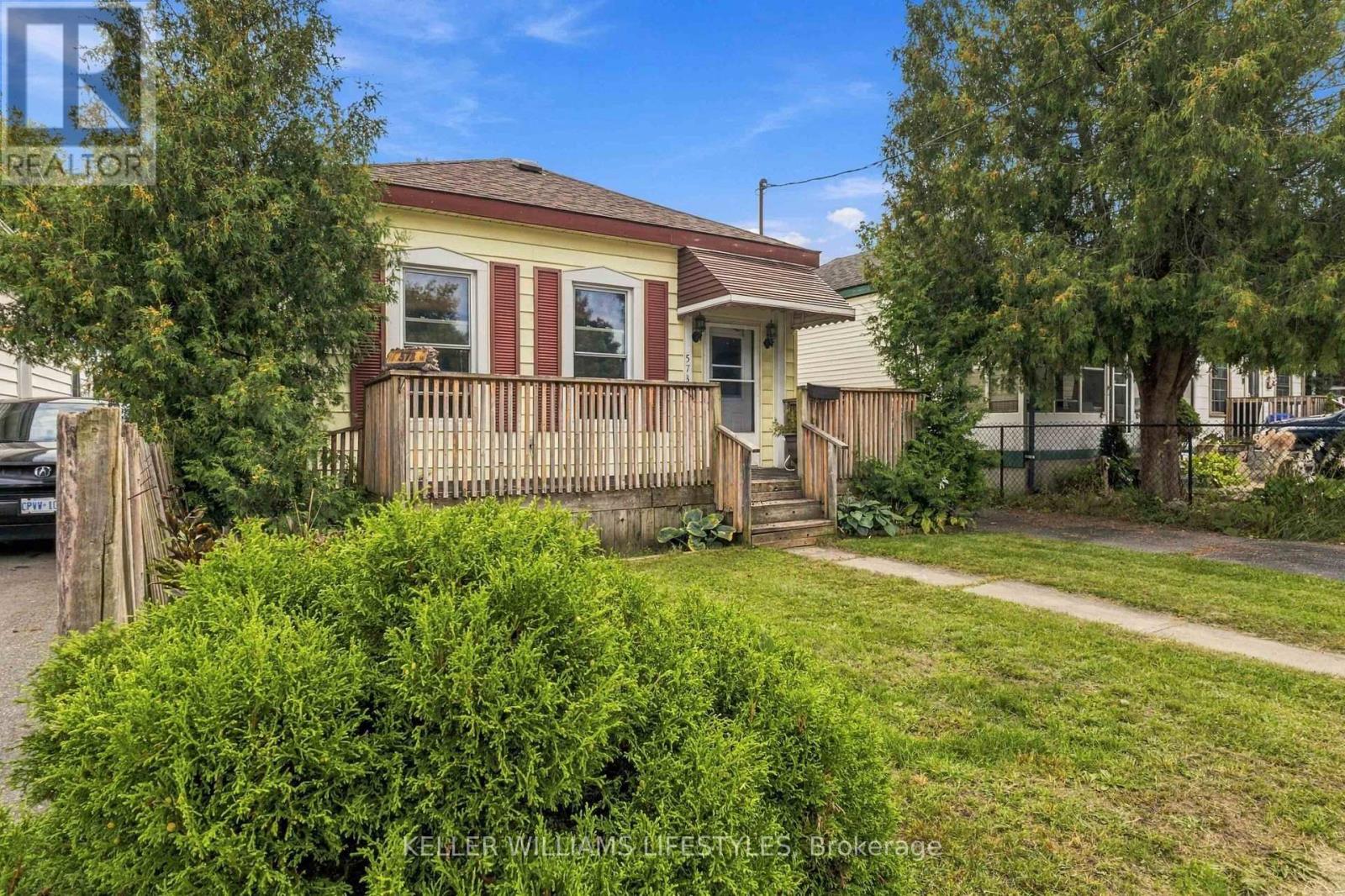 573 Hill Street Property Photo 3