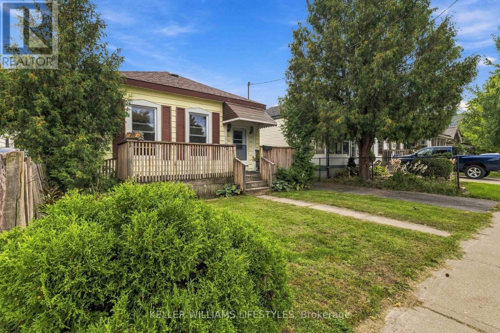 573 Hill Street Property Photo 4