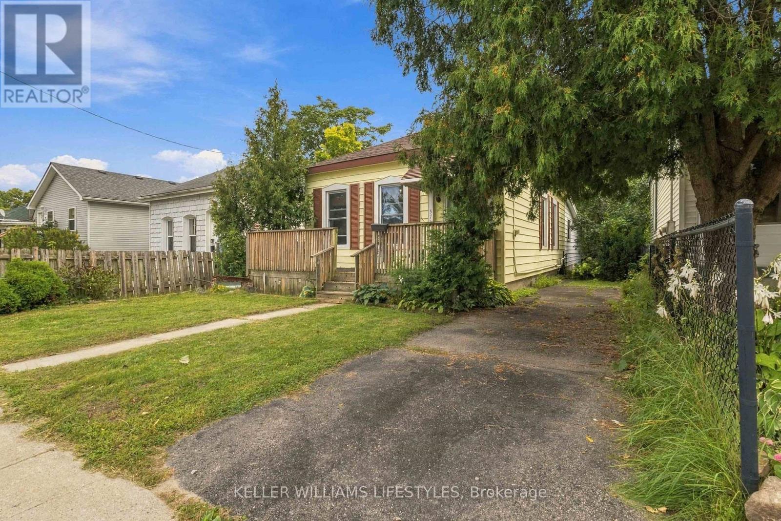 573 Hill Street Property Photo 5