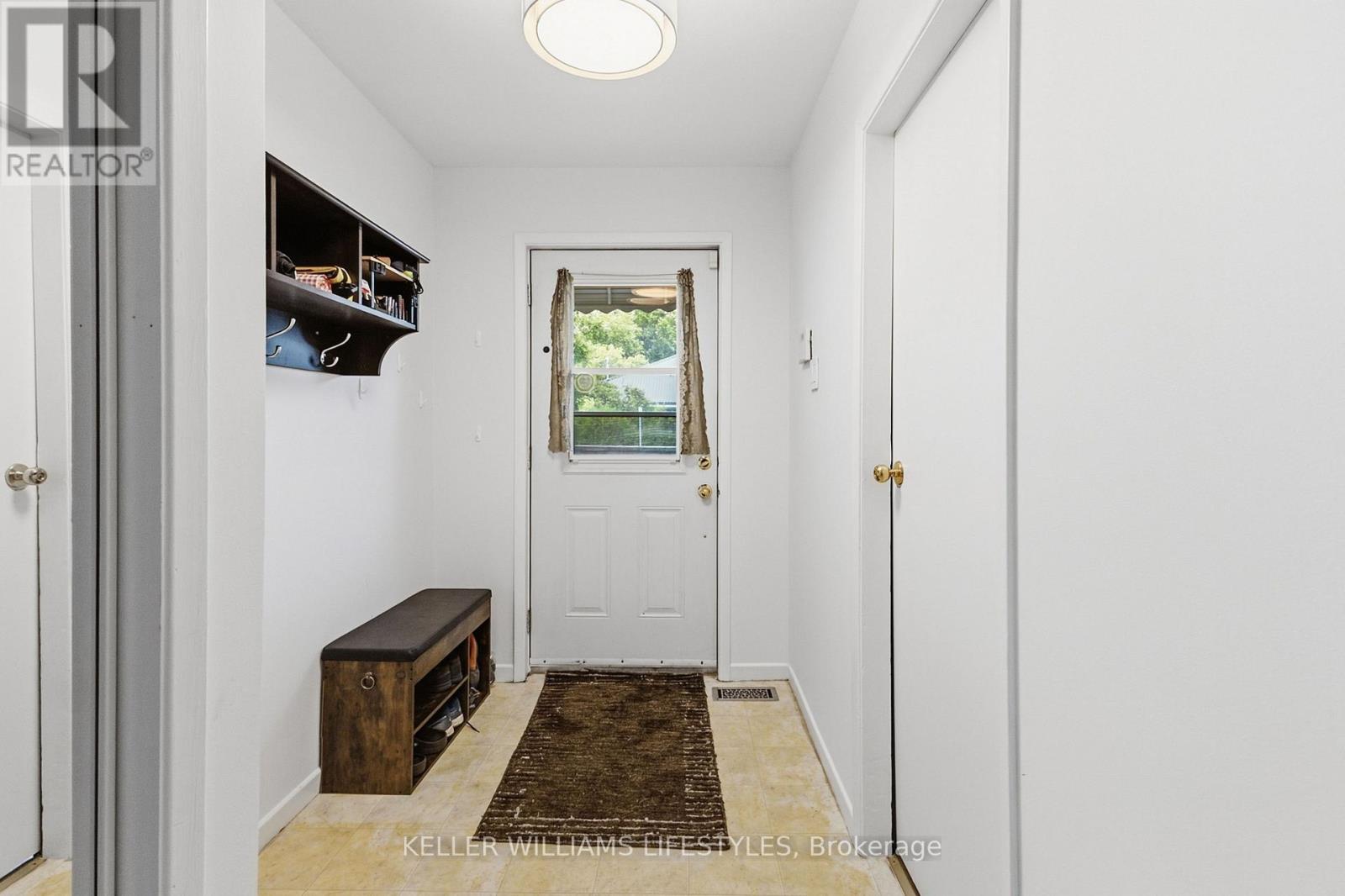 573 Hill Street Property Photo 6