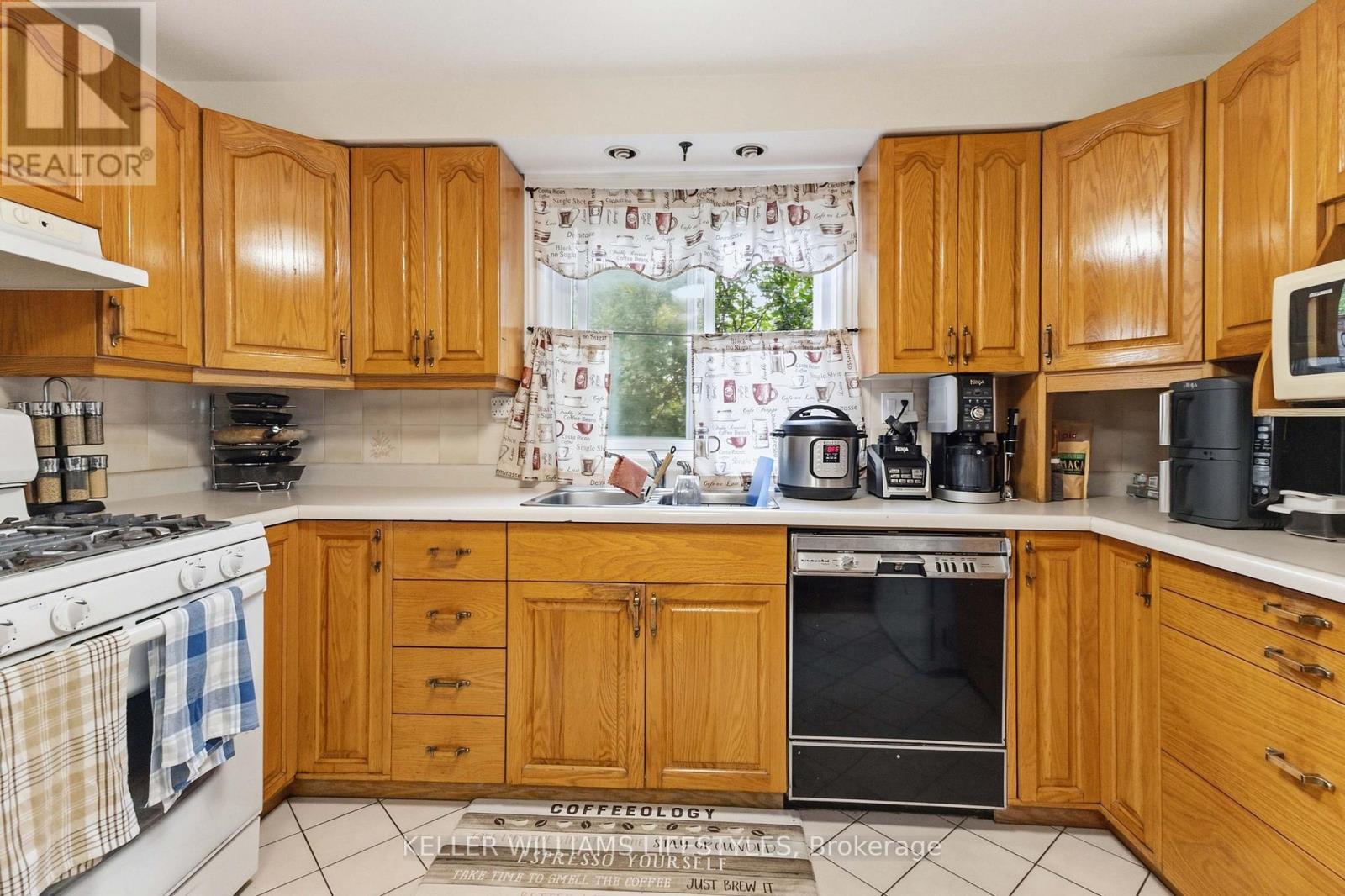 573 Hill Street Property Photo 11