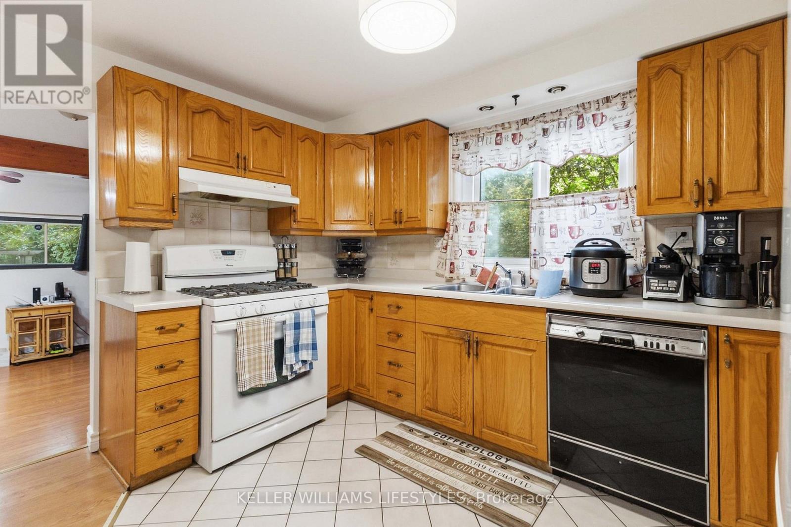 573 Hill Street Property Photo 12