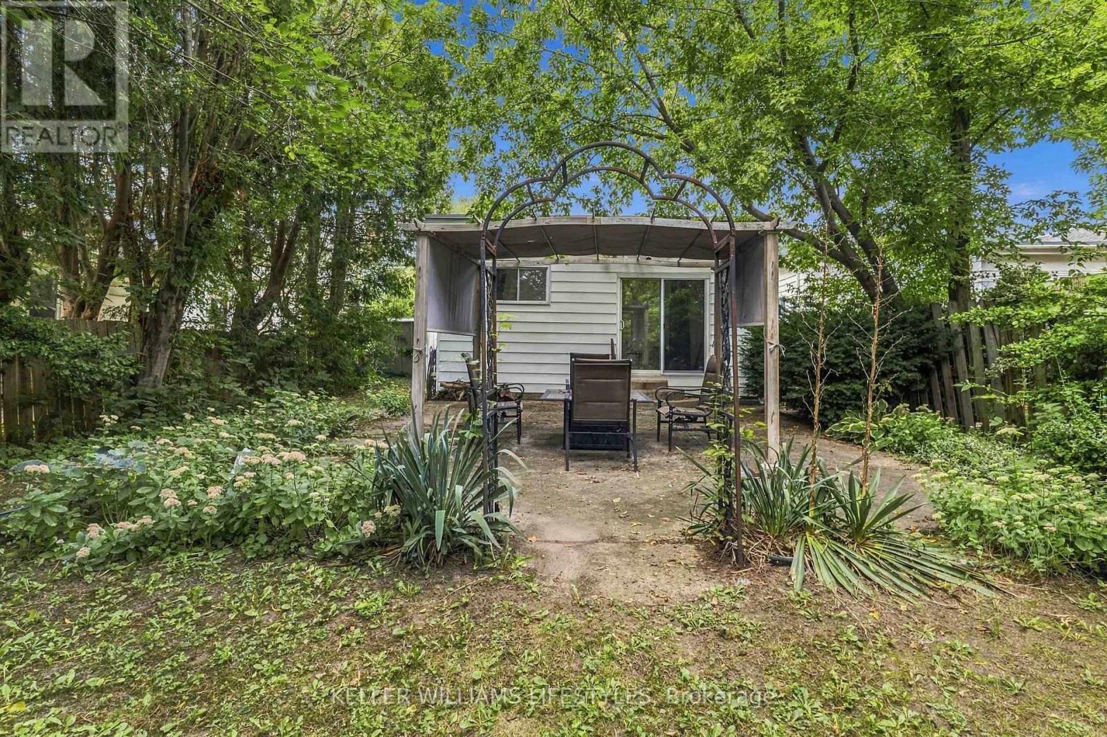 573 Hill Street Property Photo 28