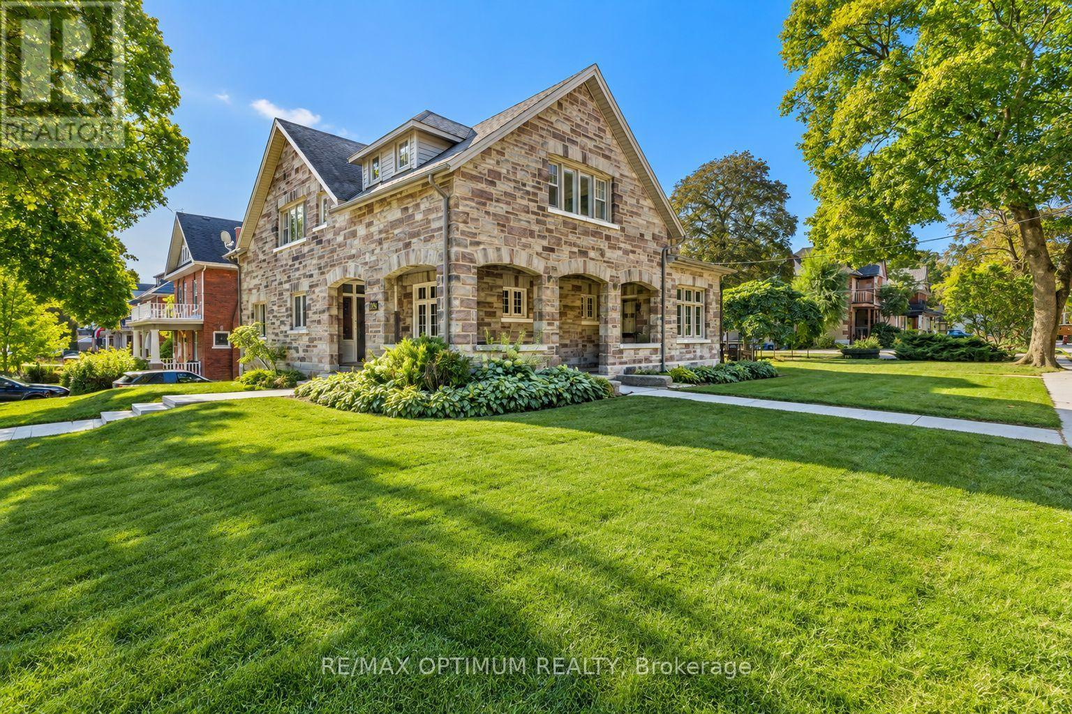 916 Queenston Road Property Photo 1