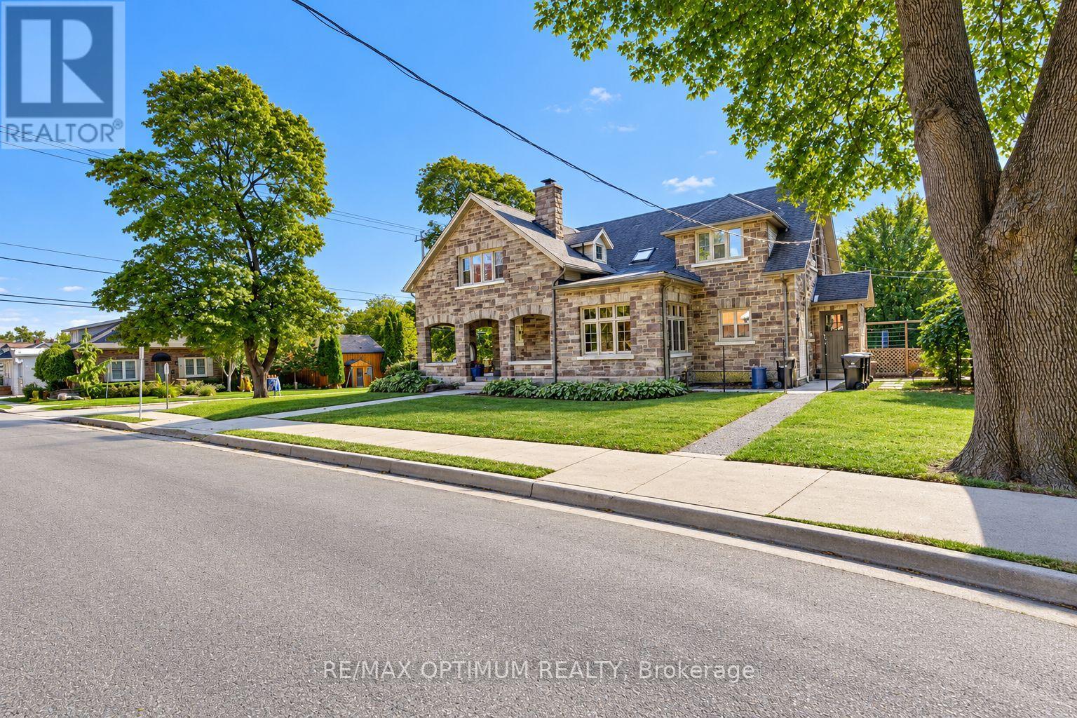 916 Queenston Road Property Photo 3