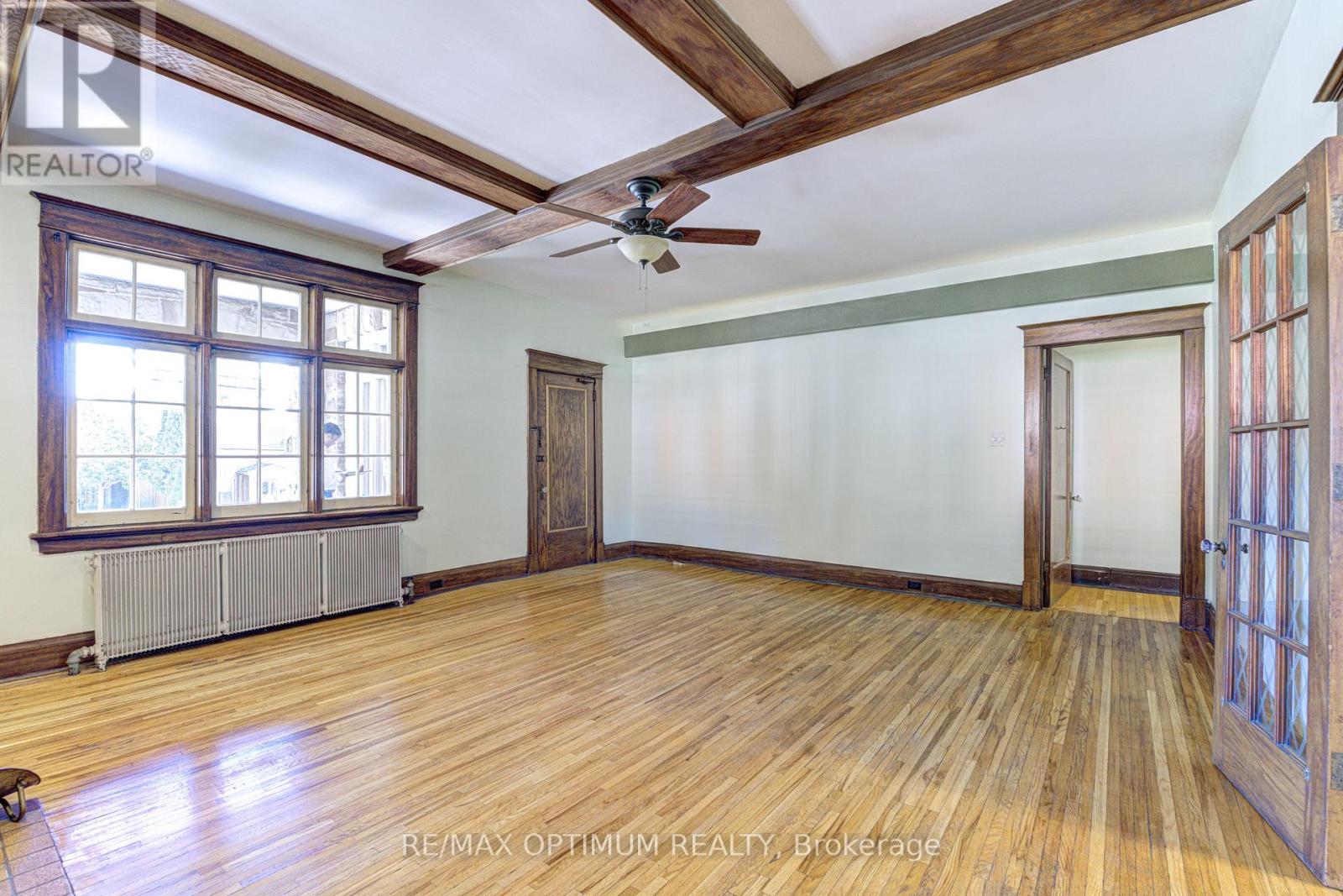916 Queenston Road Property Photo 11