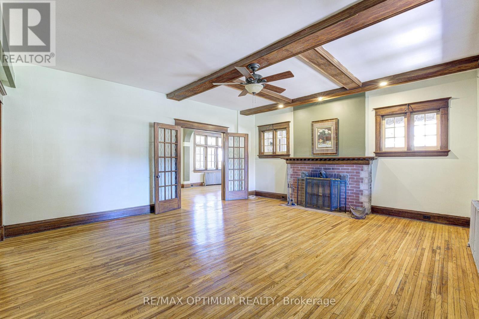 916 Queenston Road Property Photo 12