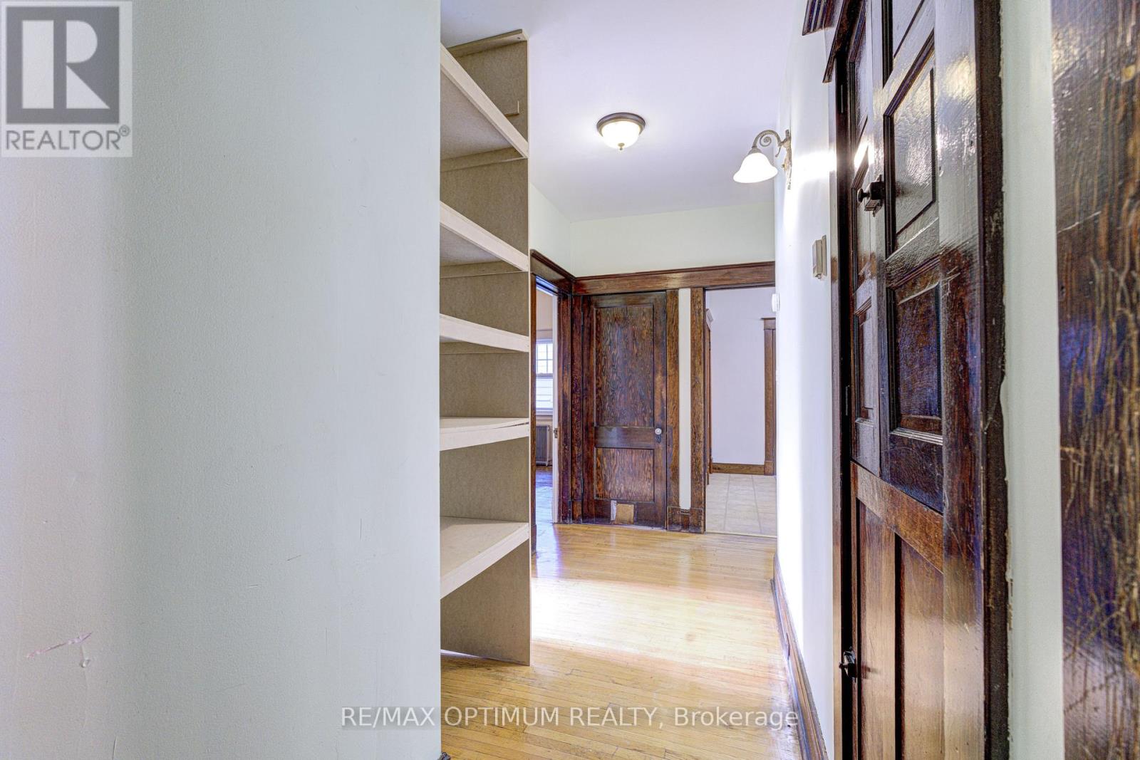 916 Queenston Road Property Photo 13