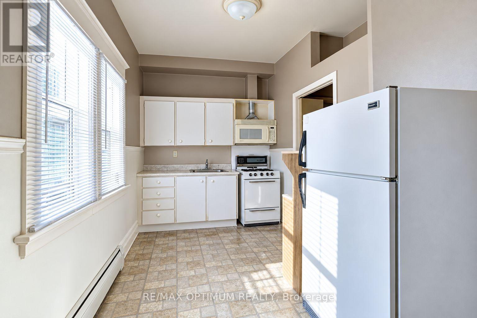 916 Queenston Road Property Photo 21