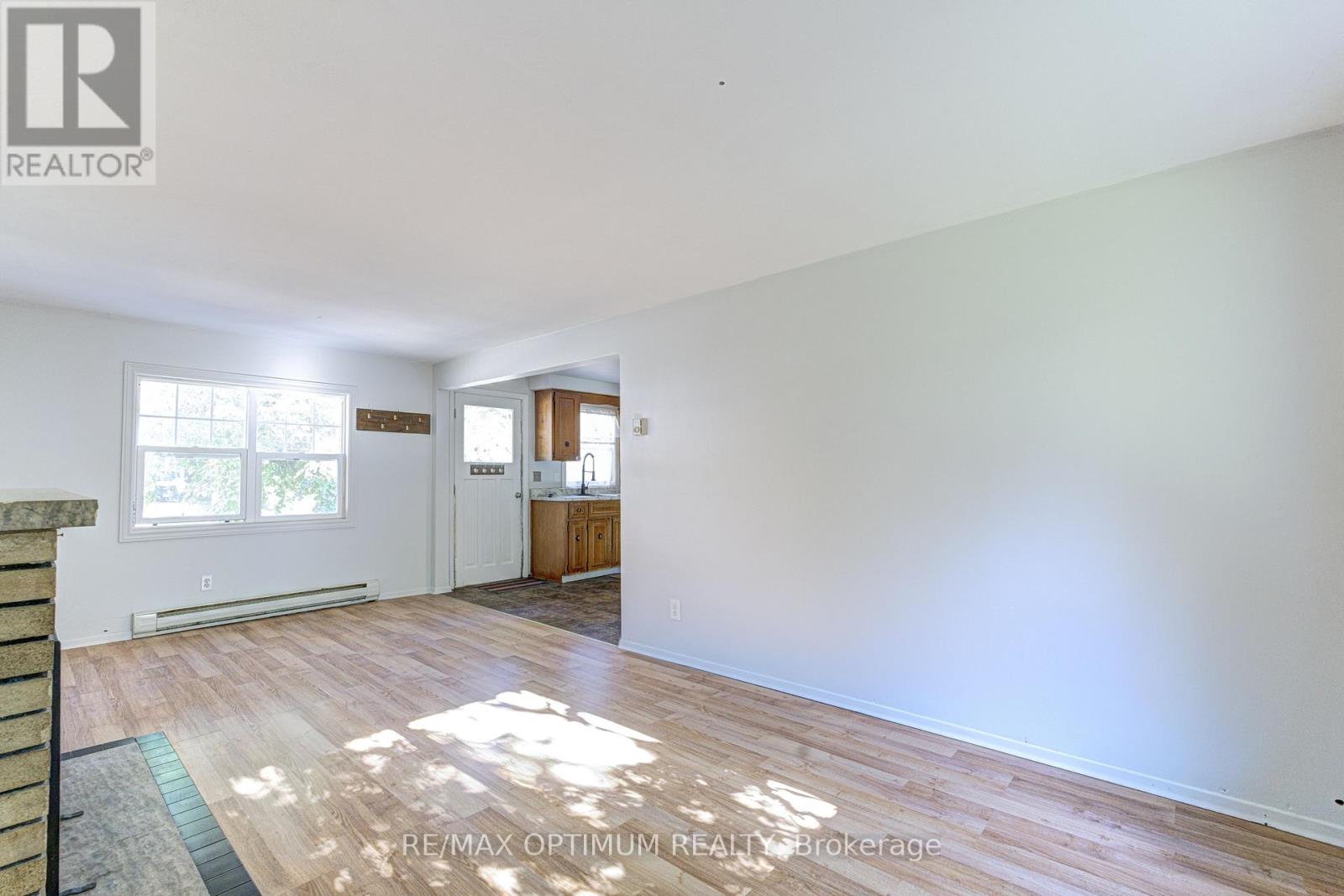 916 Queenston Road Property Photo 32