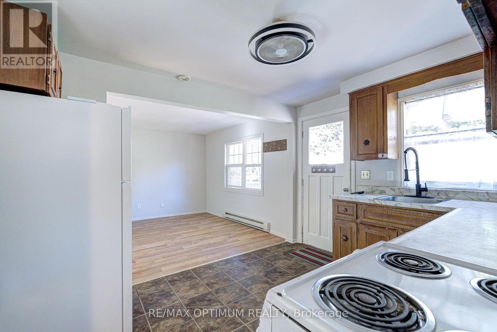 916 Queenston Road Property Photo 34
