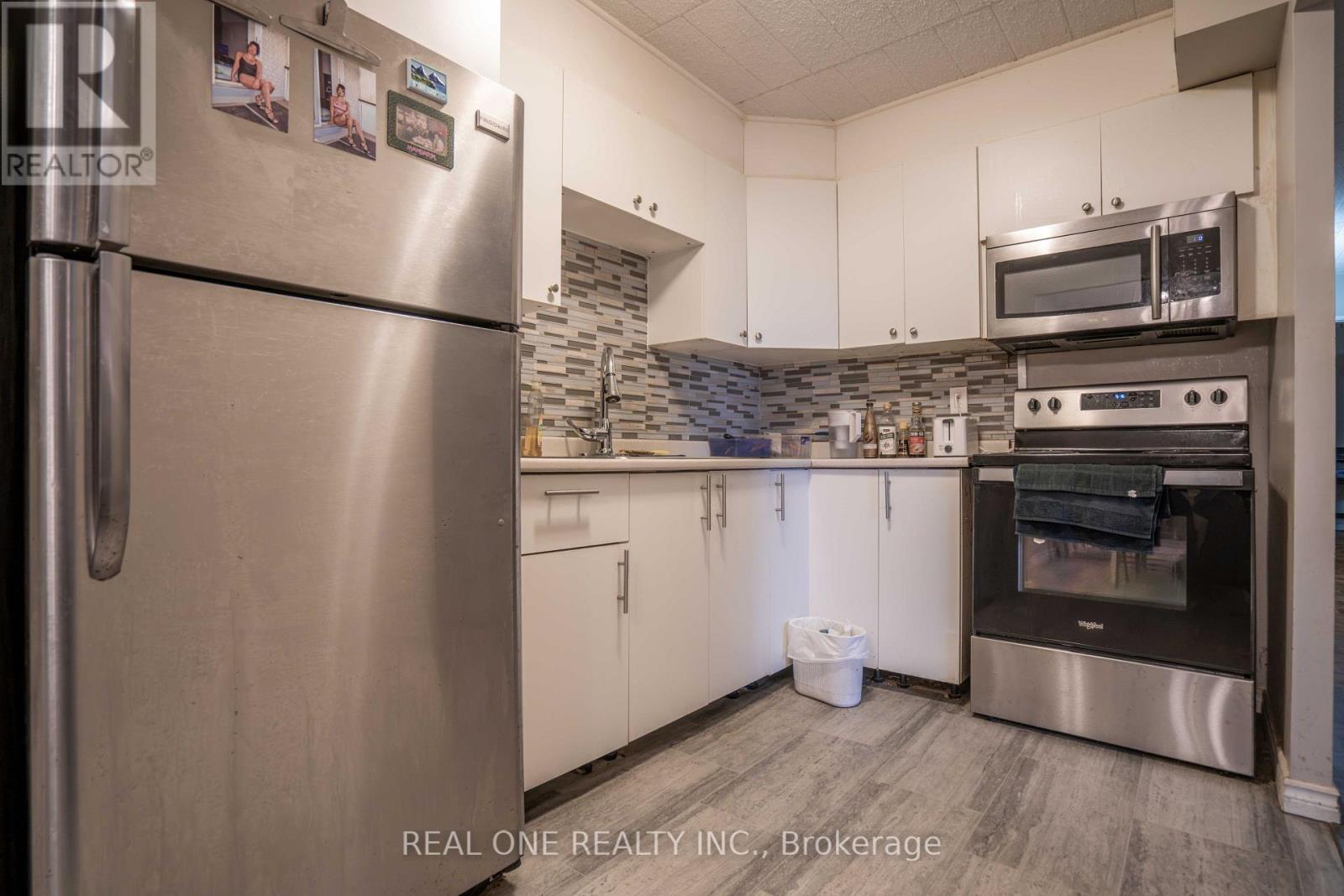 204 - 6 Walton Avenue Property Photo 3