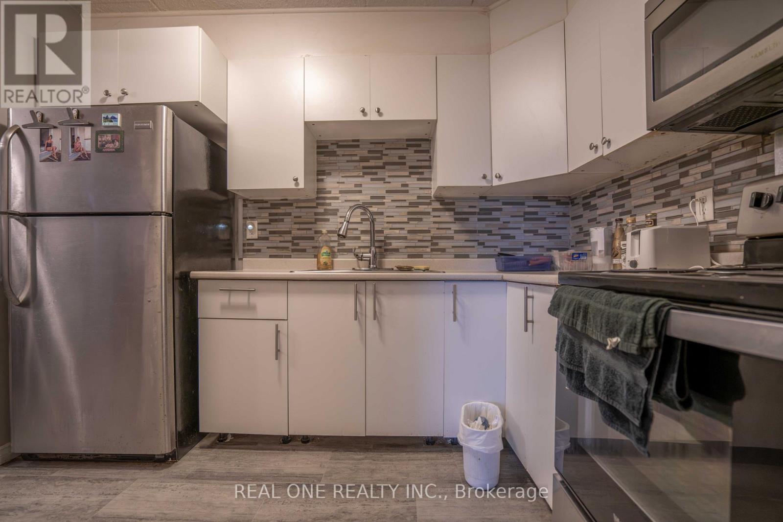 204 - 6 Walton Avenue Property Photo 4