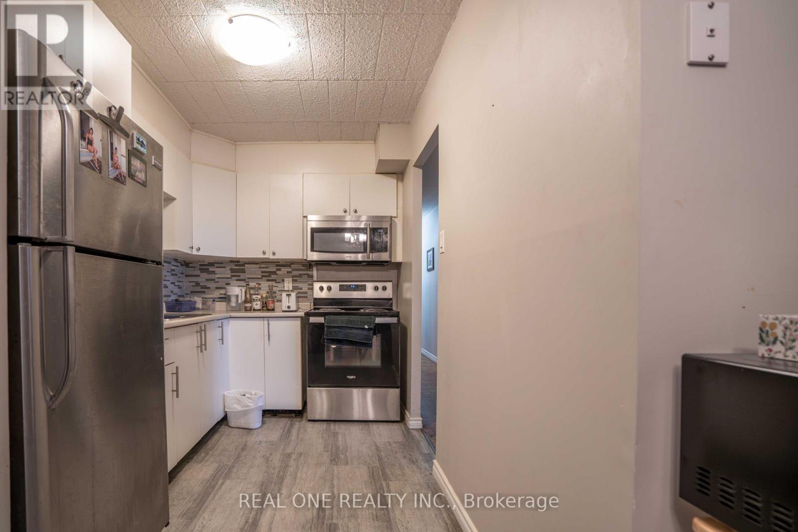 204 - 6 Walton Avenue Property Photo 5