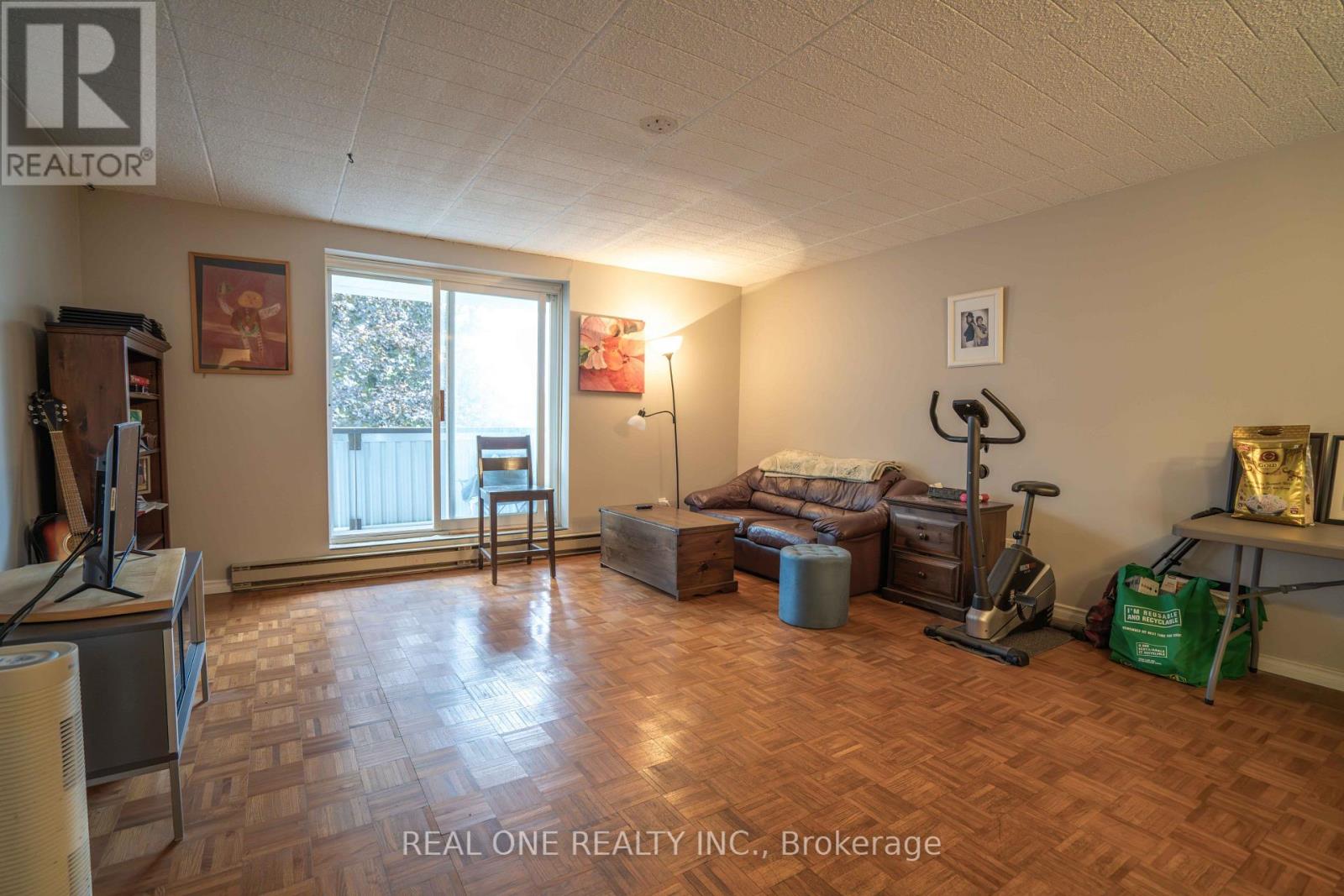 204 - 6 Walton Avenue Property Photo 8
