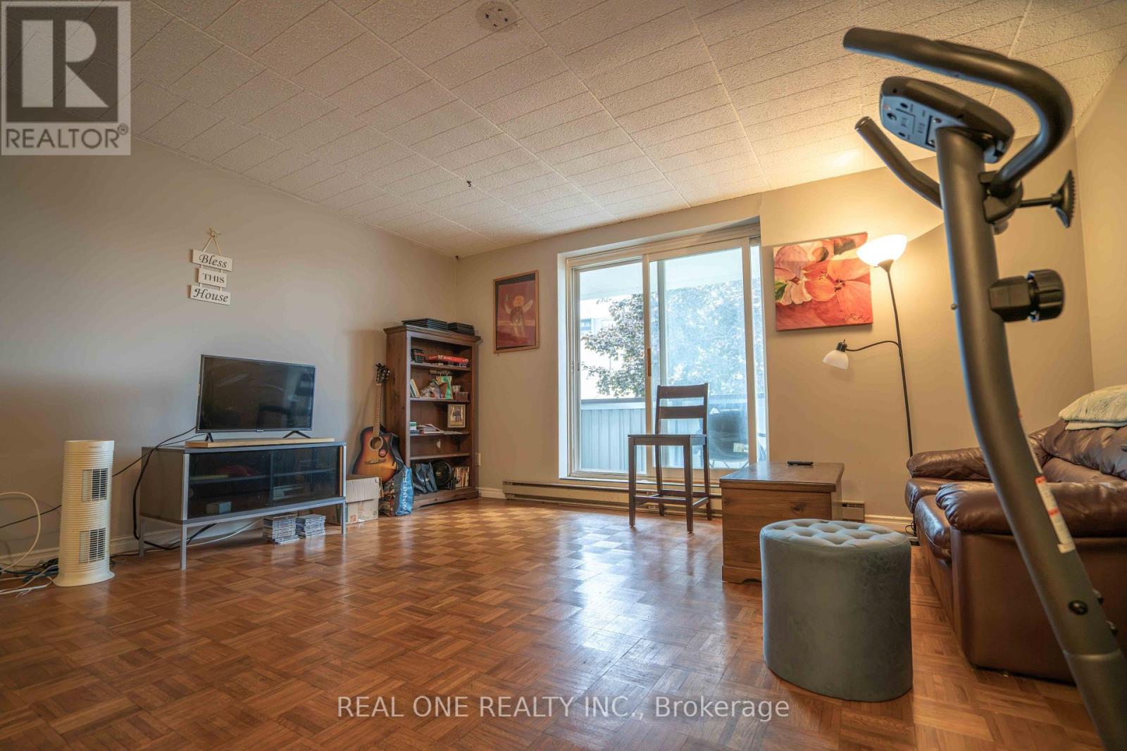 204 - 6 Walton Avenue Property Photo 9