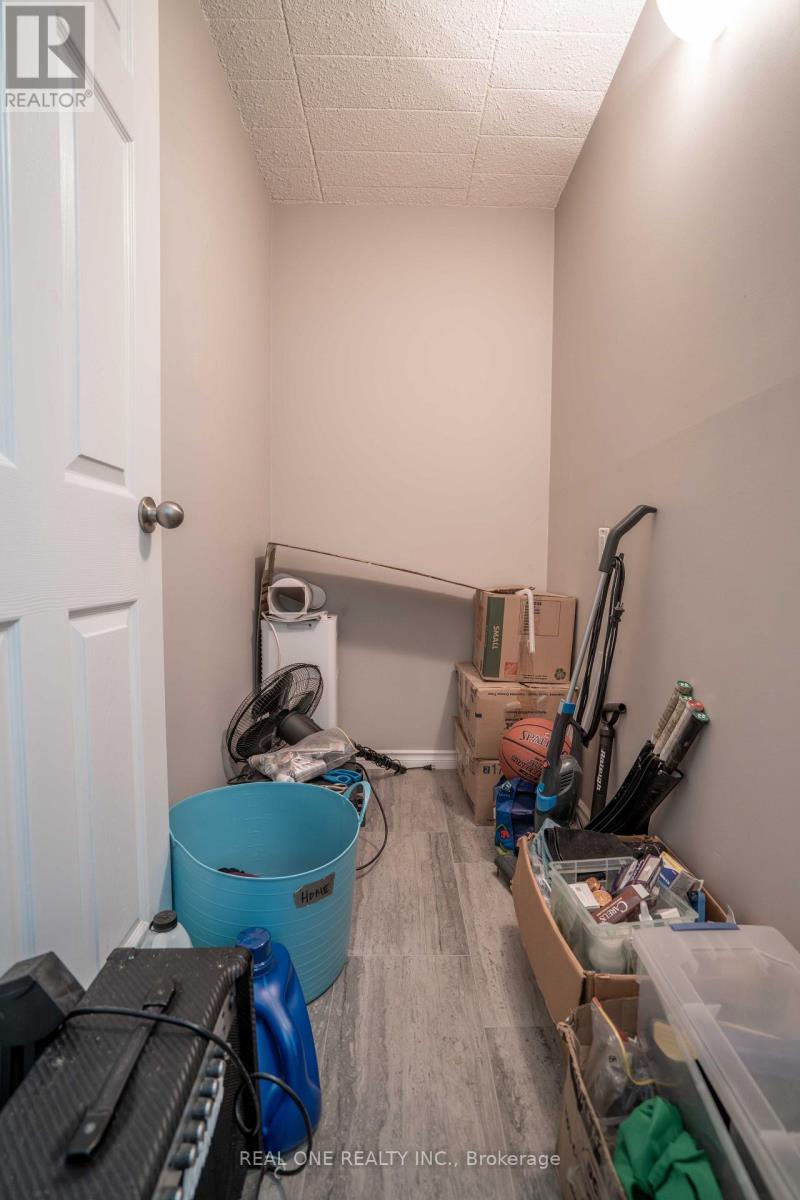 204 - 6 Walton Avenue Property Photo 10
