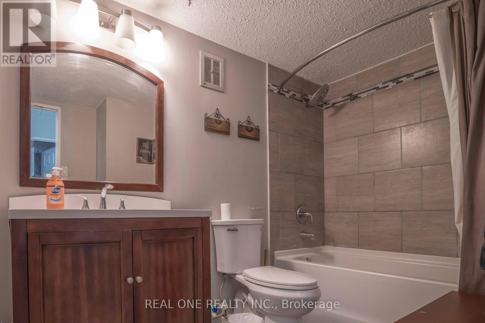 204 - 6 Walton Avenue Property Photo 13