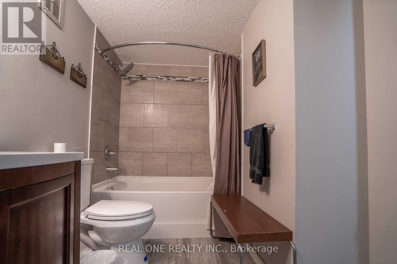 204 - 6 Walton Avenue Property Photo 14