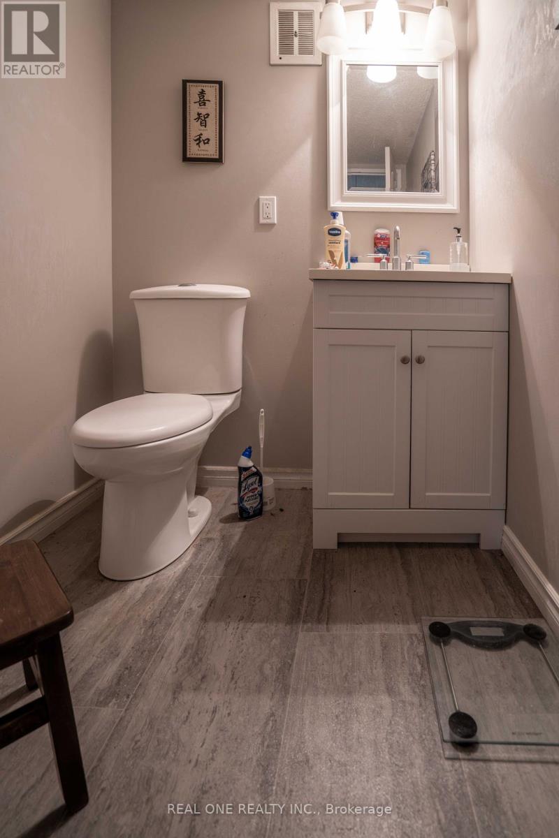 204 - 6 Walton Avenue Property Photo 18