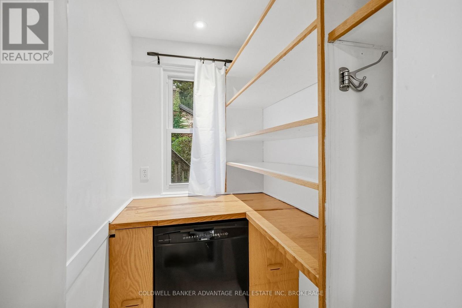 368 Niagara Street Property Photo 13