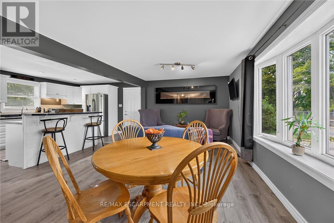 28 Nelles Street E Property Photo 10