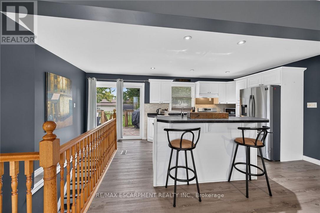 28 Nelles Street E Property Photo 17