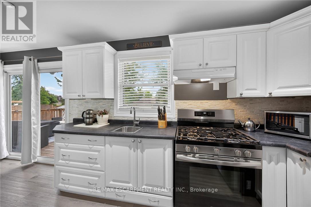 28 Nelles Street E Property Photo 22