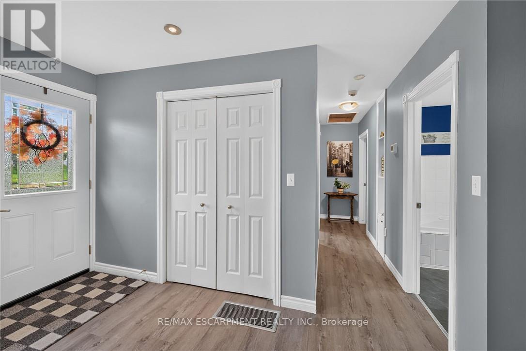 28 Nelles Street E Property Photo 24