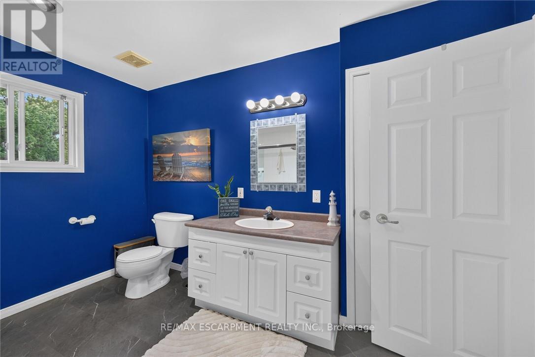 28 Nelles Street E Property Photo 33