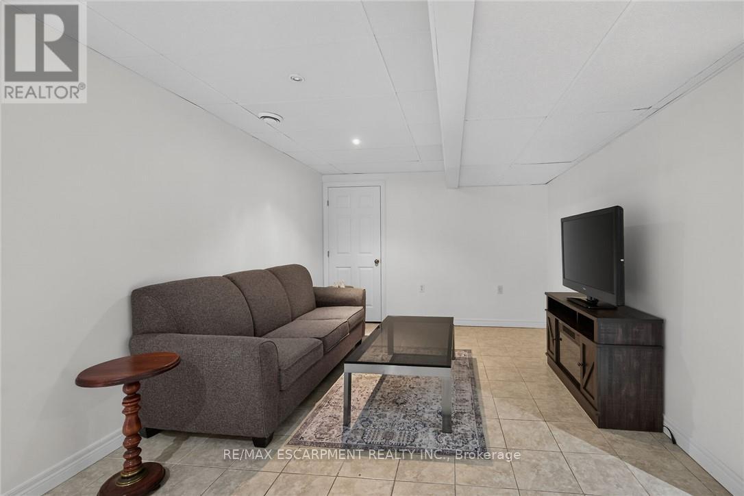 28 Nelles Street E Property Photo 37