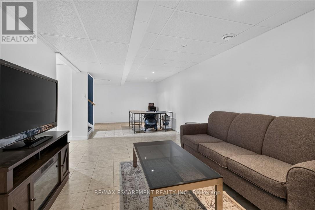 28 Nelles Street E Property Photo 38