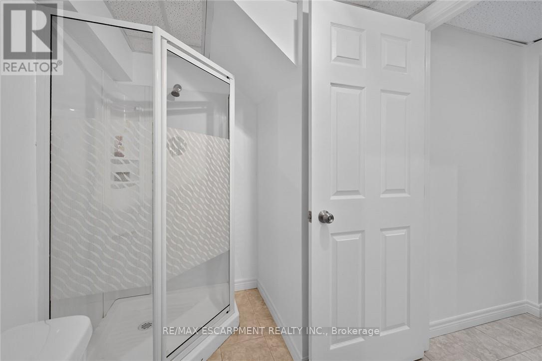 28 Nelles Street E Property Photo 42
