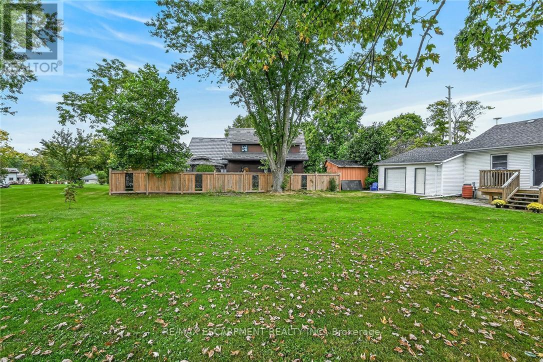 28 Nelles Street E Property Photo 48