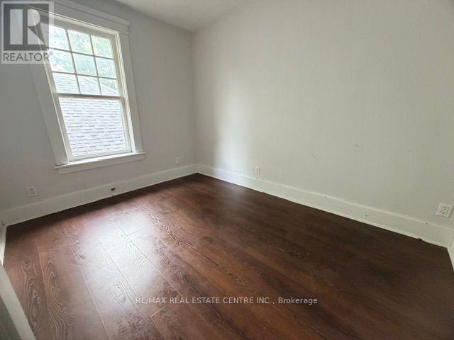 512 Downie Street Property Photo 3