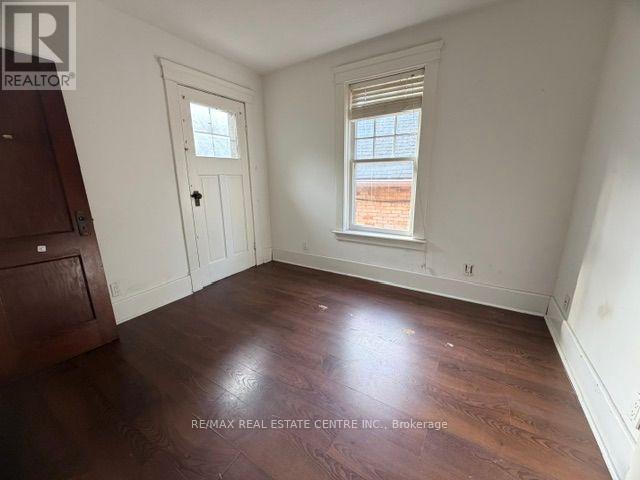 512 Downie Street Property Photo 5